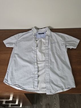 Ben Sherman Short-Sleeve Button-Down Shirt in White and Blue Print